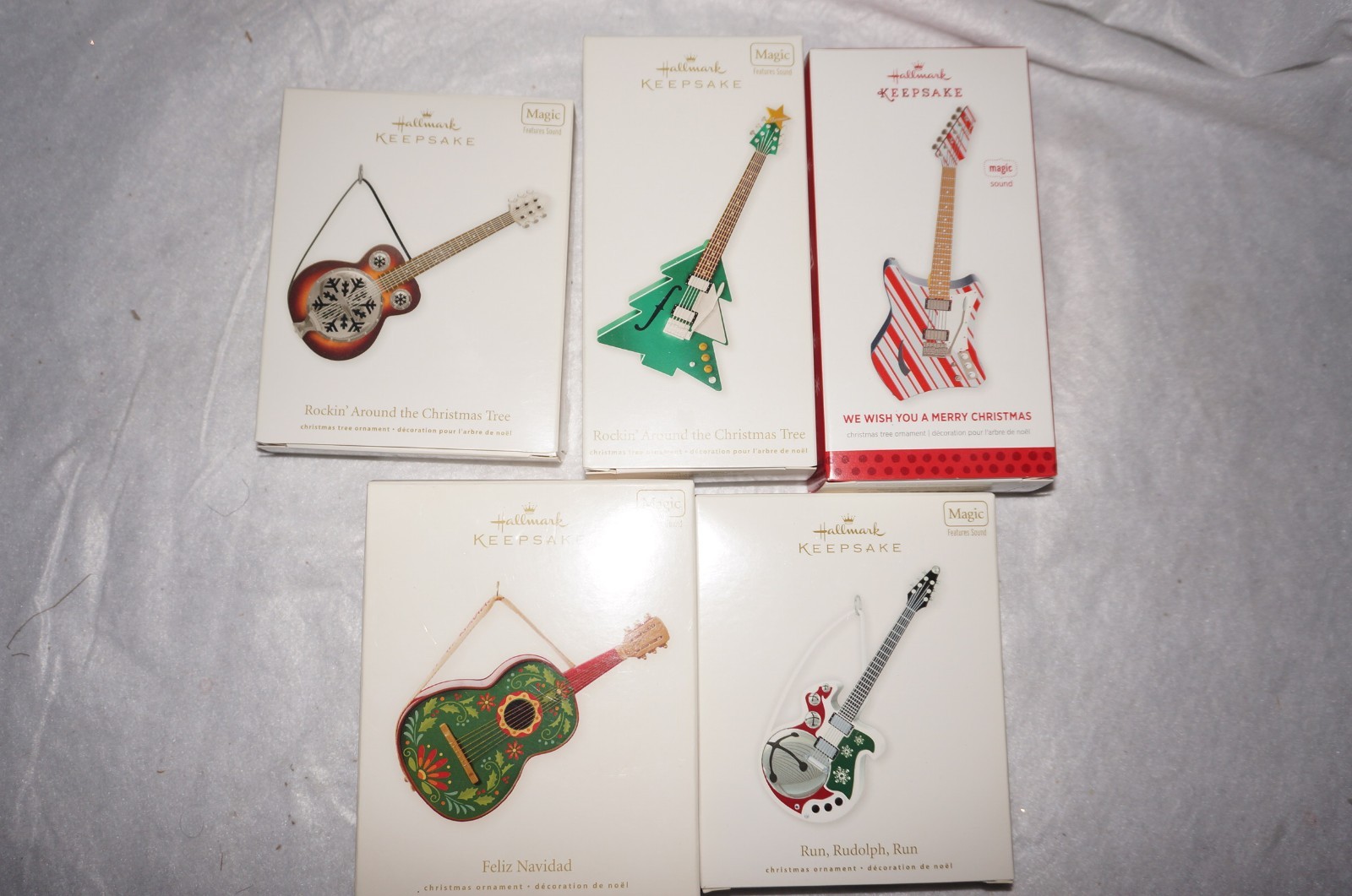 Hallmark Keepsake Magic Guitar Set – Holiday Music Ornaments, Set of Five (NIB)