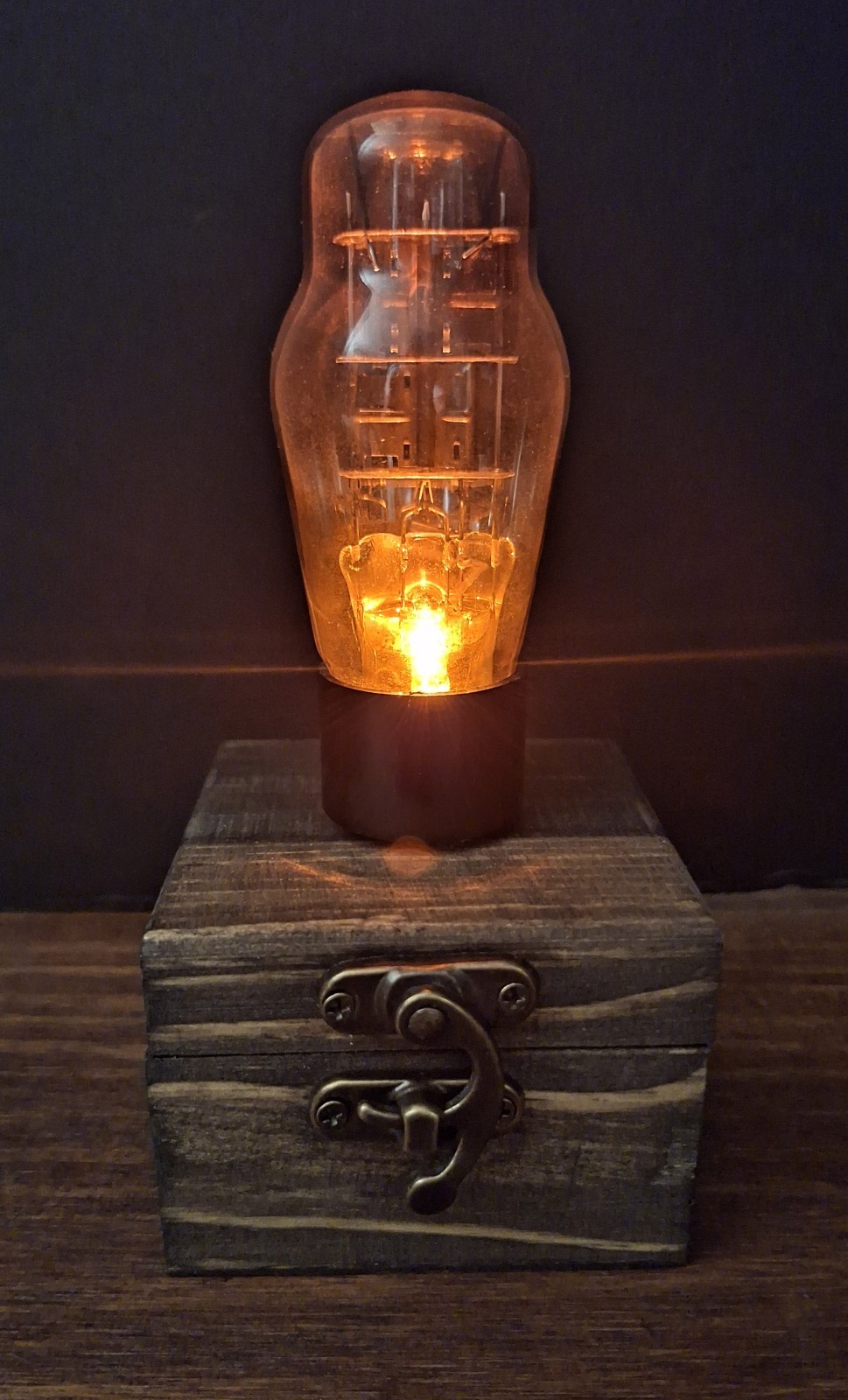 Old Vintage Radio Lighted Vacuum Tube - LED Night Light / Amplifier Desk Lamp