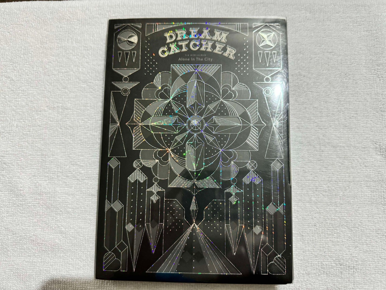 *PREOWNED* DREAMCATCHER ALONE IN THE CITY 3RD MINI ALBUM - NO PHOTOCARDS