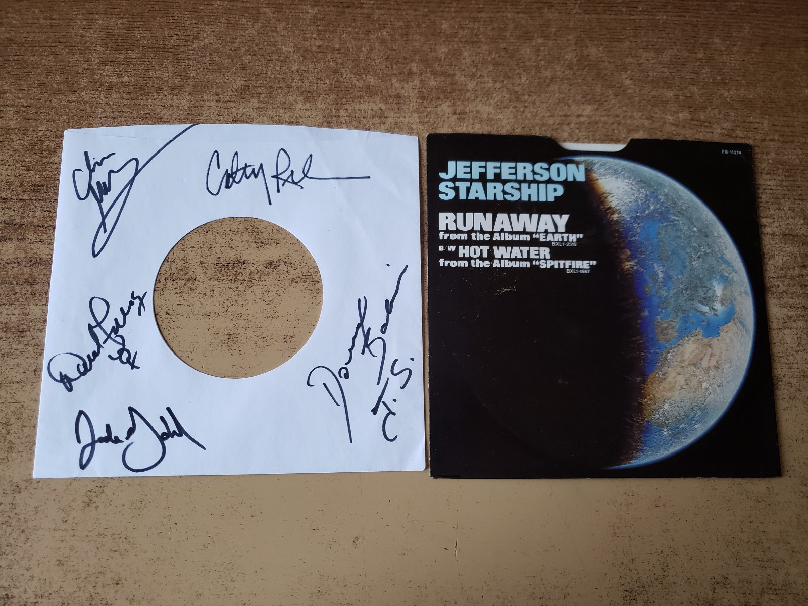 5 members autographed 1970s mint-exc 45/excellent sl. Jefferson Starship runaway