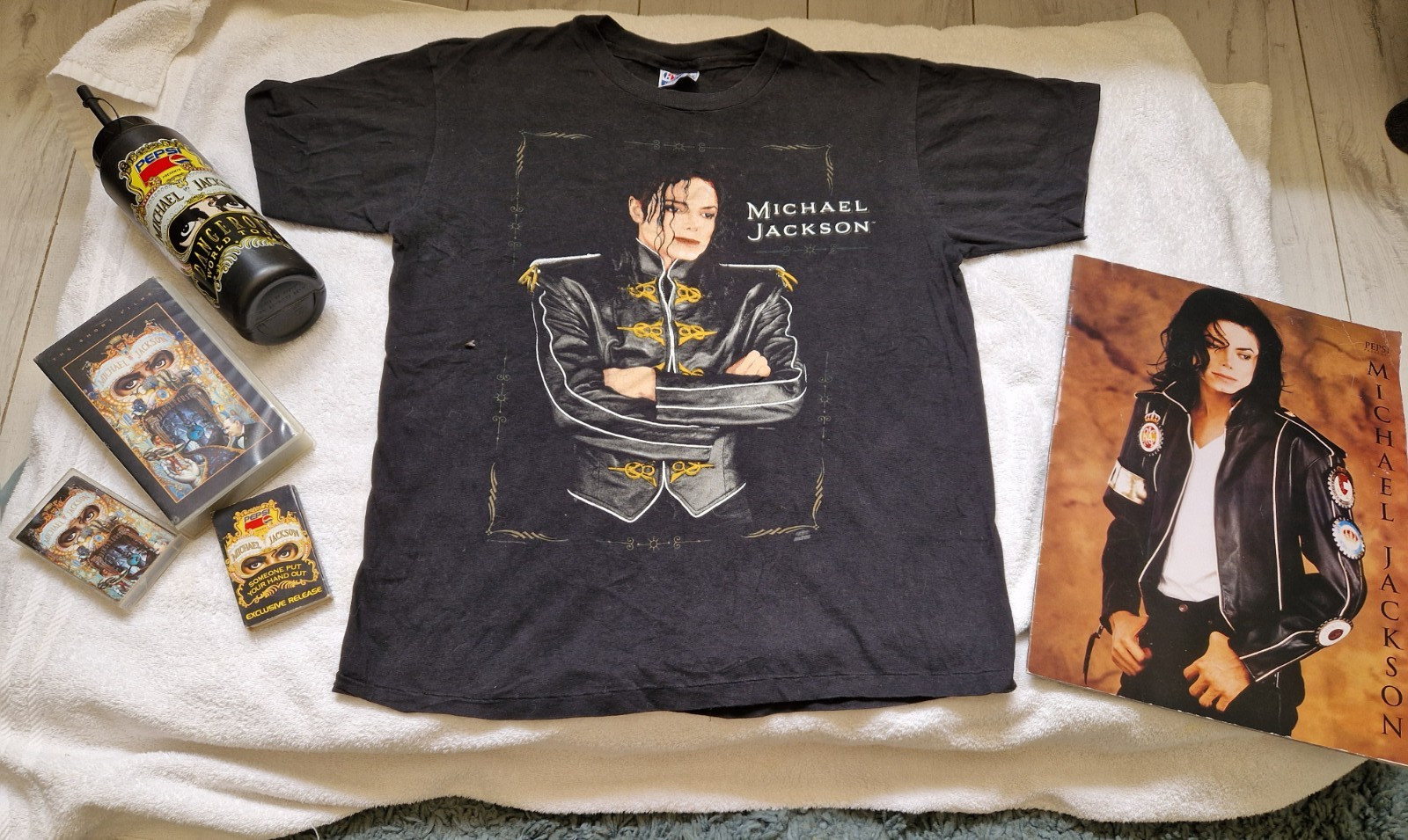 VINTAGE 1992 Michael Jackson Dangerous Tour WEMBLEY T-shirt & more. Final Price