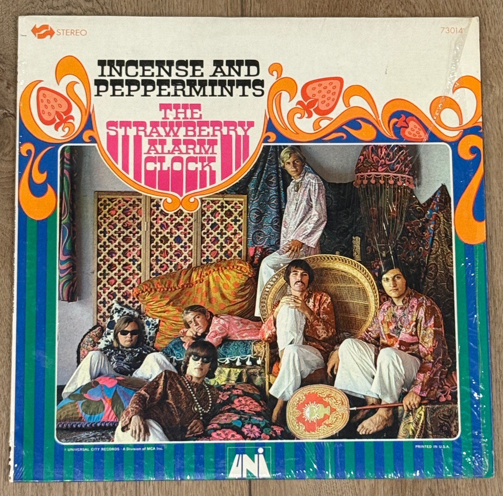 THE STRAWBERRY ALARM CLOCK-INCENSE AND PEPPERMINTS LP-UNI 73014 (US-1967)-VG+/EX