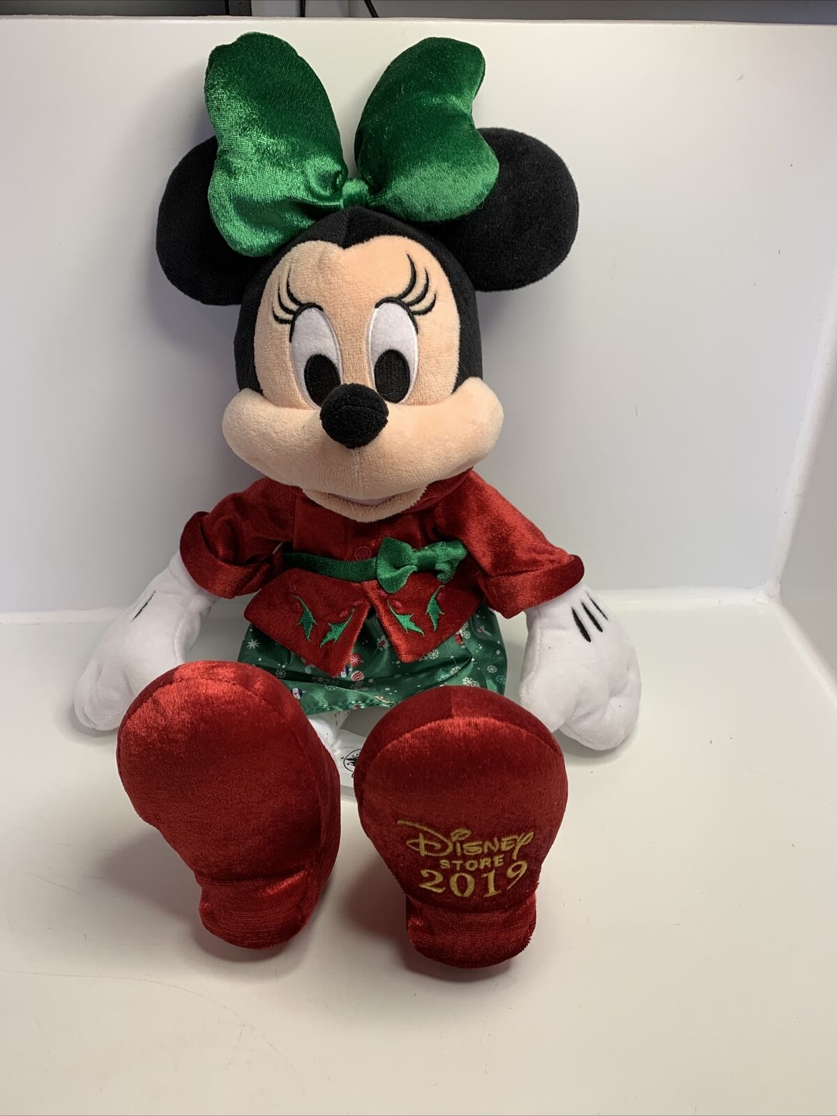 BNWT Shop Disney Store Dated 2019 Minnie Mouse Holiday Cheer Soft Plush Toy 17