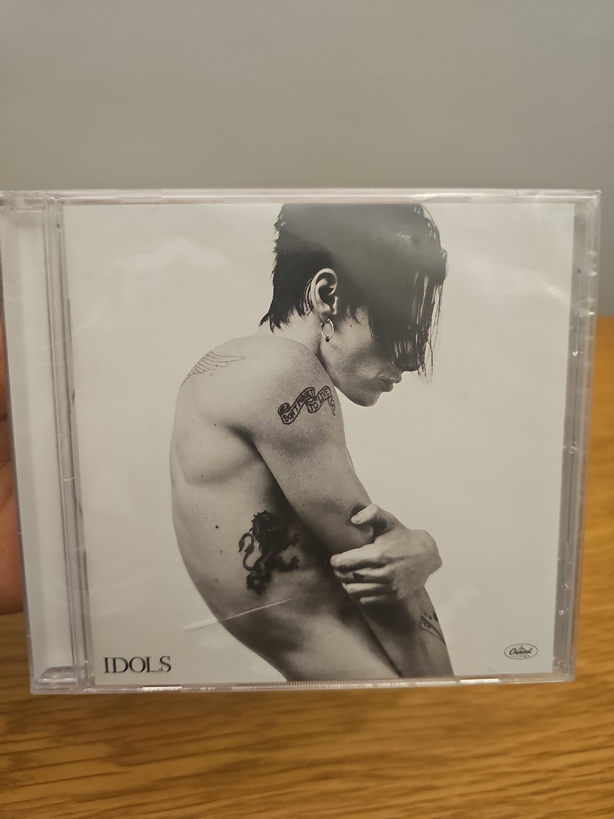 Yungblud - Idols, Read