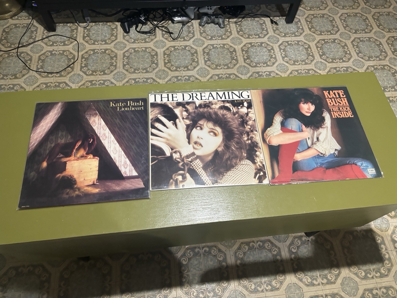 Kate Bush Vinyl Lot (3) The Kick Inside, The Dreaming Lionheart Vg/vg+