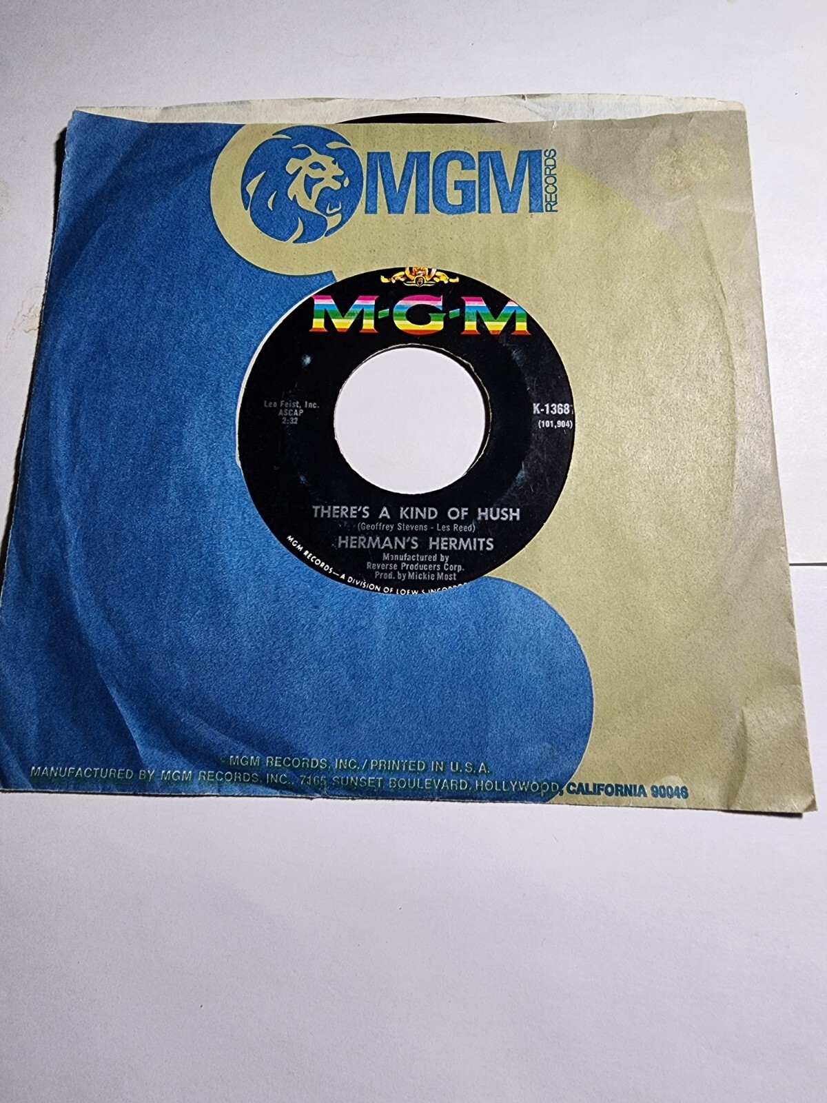 Hermans Hermits Theres A Kind Of Hush - 7in record 1967 K13681 VG F343