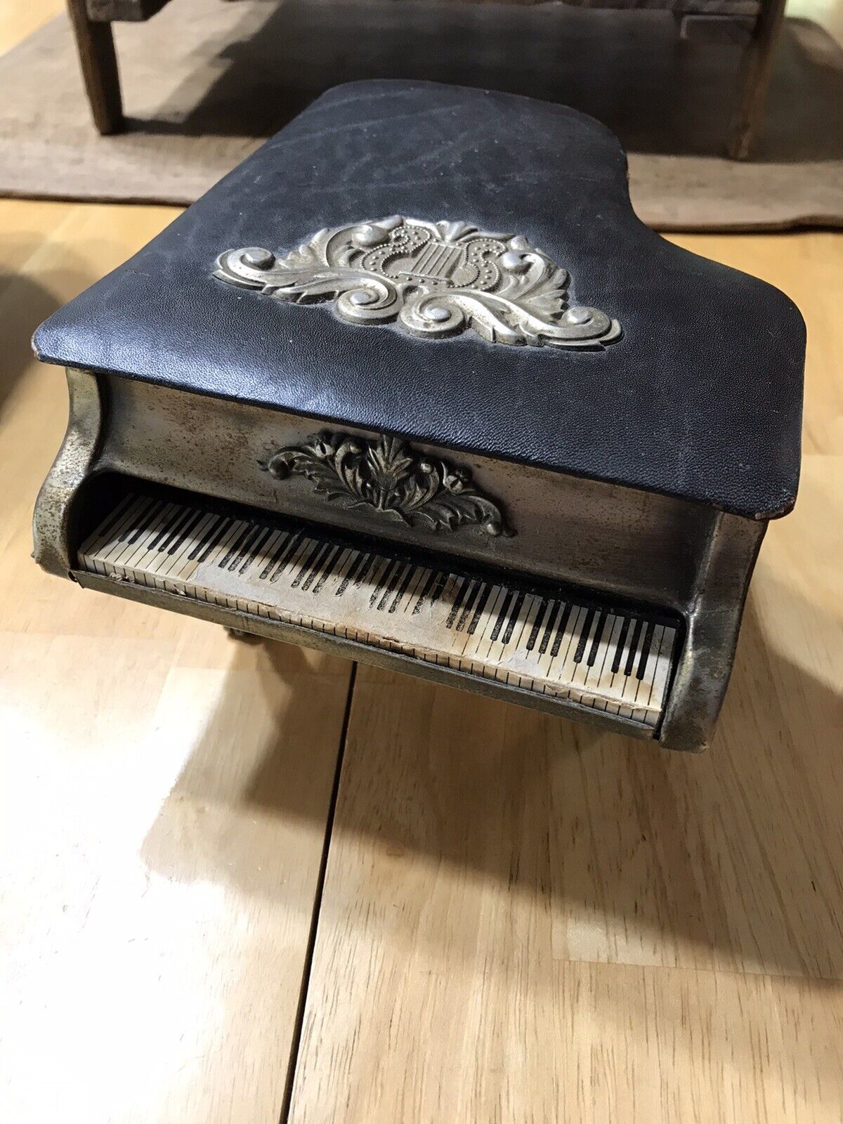 Vintage Grand Piano Wind Up Music Box Laura’s Theme (Japan)