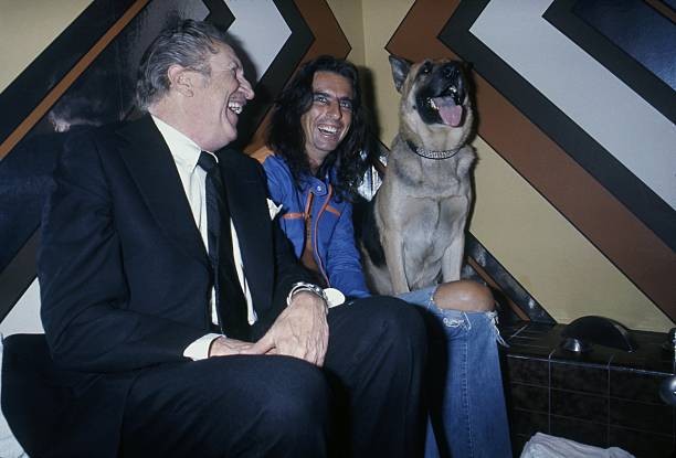 Musician Alice Cooper And Actor Vincent Price Attend A Party 1975 OLD PHOTO 4
