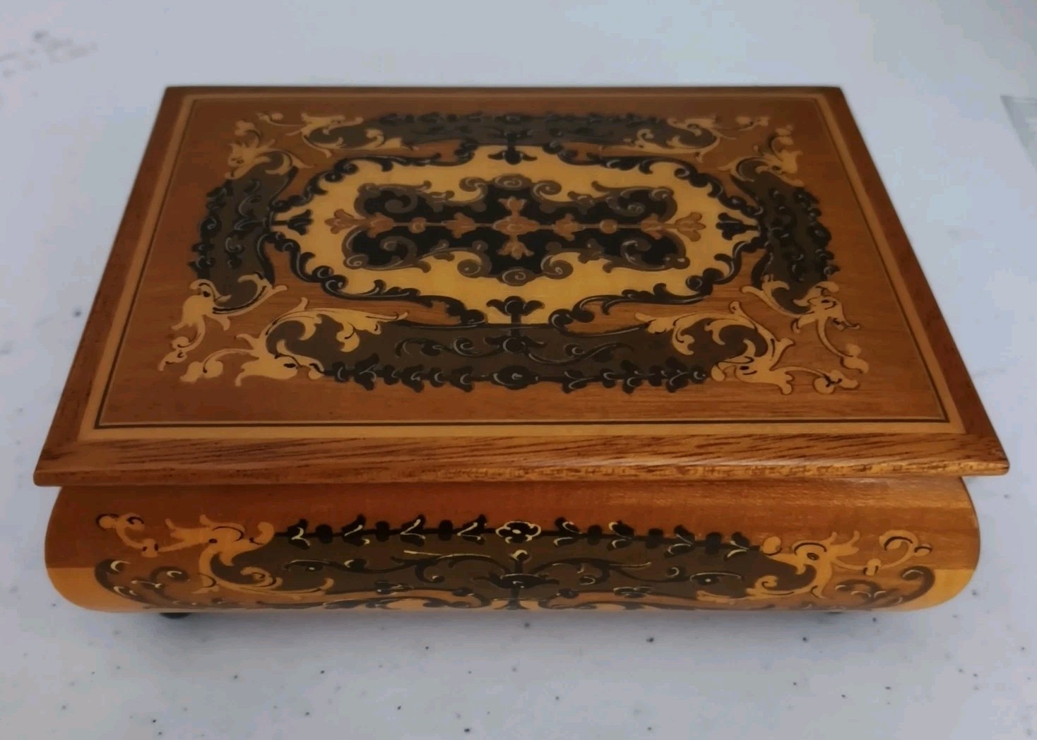 Vintage Jewelery/Music Box Romeo and Juliet Intricate Design Italian Made 