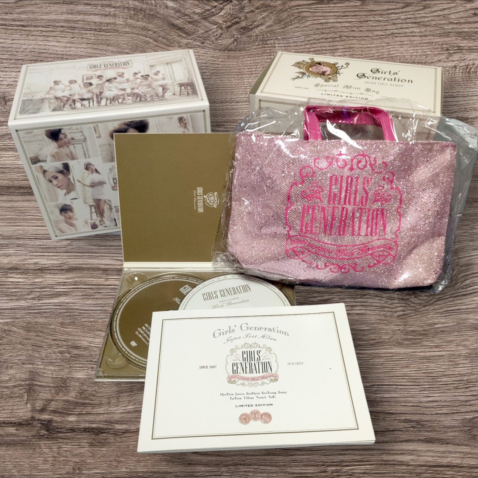 CD+DVD+Goods SNSD Girls Generation Japan 1st Album Deluxe Edition