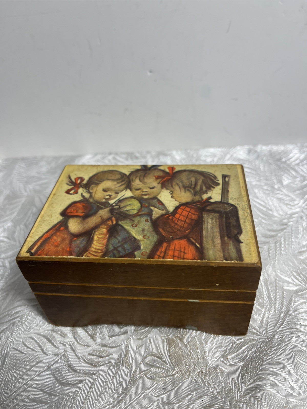 Vintage picture of 3 girls music box Made In Swiss
