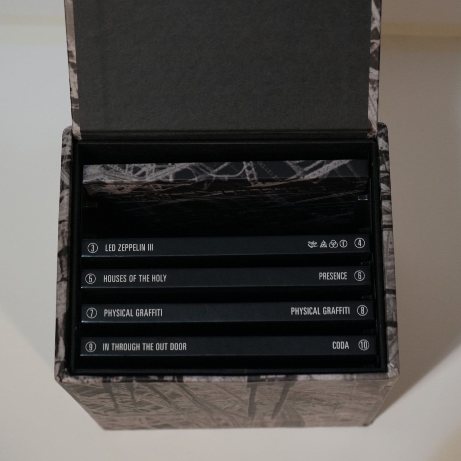 Led Zeppelin Complete Studio Recordings 10 CD Box Set 1993 - 2 missing discs